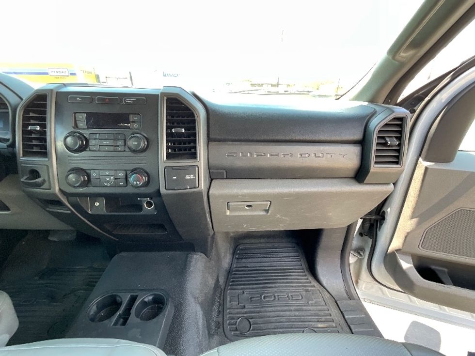 Flatbed Truck-Light and Medium Duty Trucks-Ford-2019-F450-Torrance-CA-156,617\n\t\tmiles-$ 35,500 - Image 19