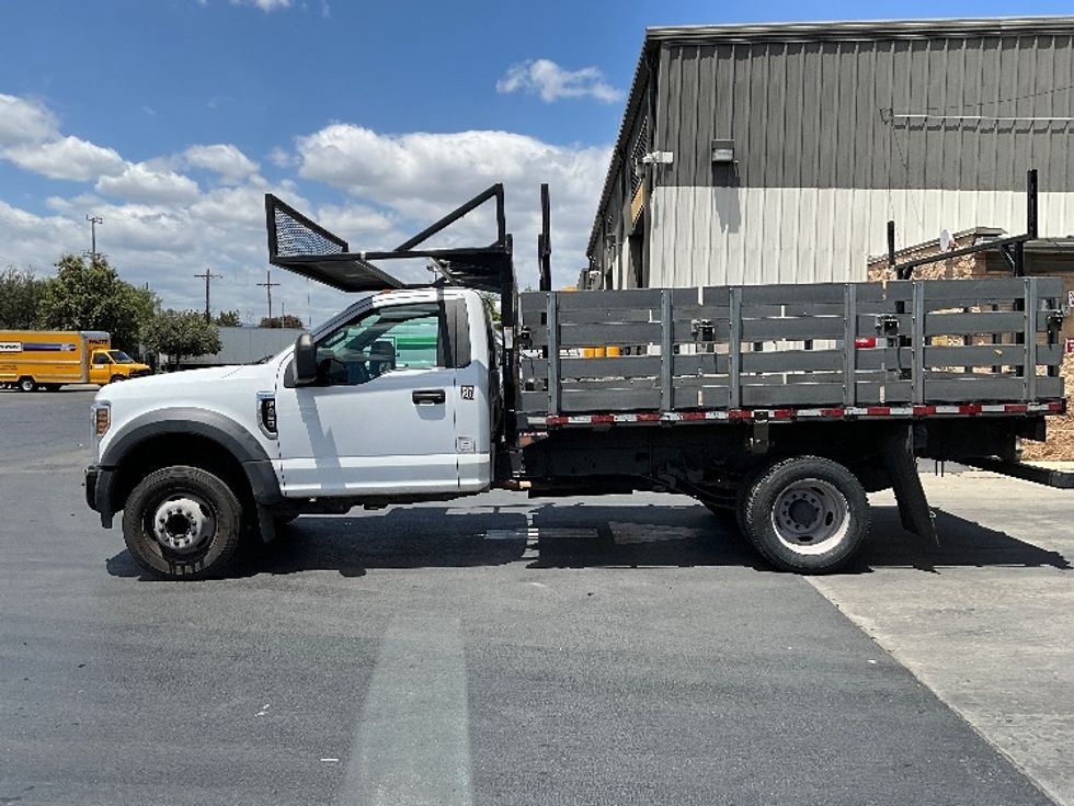 Flatbed Truck-Light and Medium Duty Trucks-Ford-2019-F450-Torrance-CA-156,617\n\t\tmiles-$ 35,500 - Image 4
