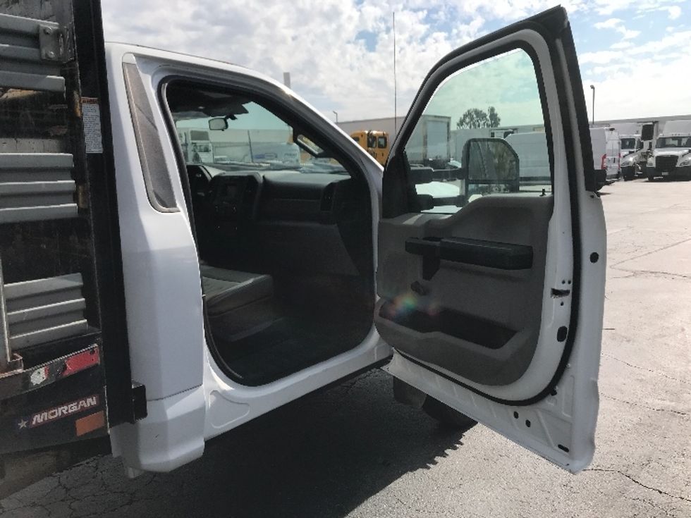 Flatbed Truck-Light and Medium Duty Trucks-Ford-2019-F450-Torrance-CA-31,367\n\t\tmiles-$ 42,250 - Image 17