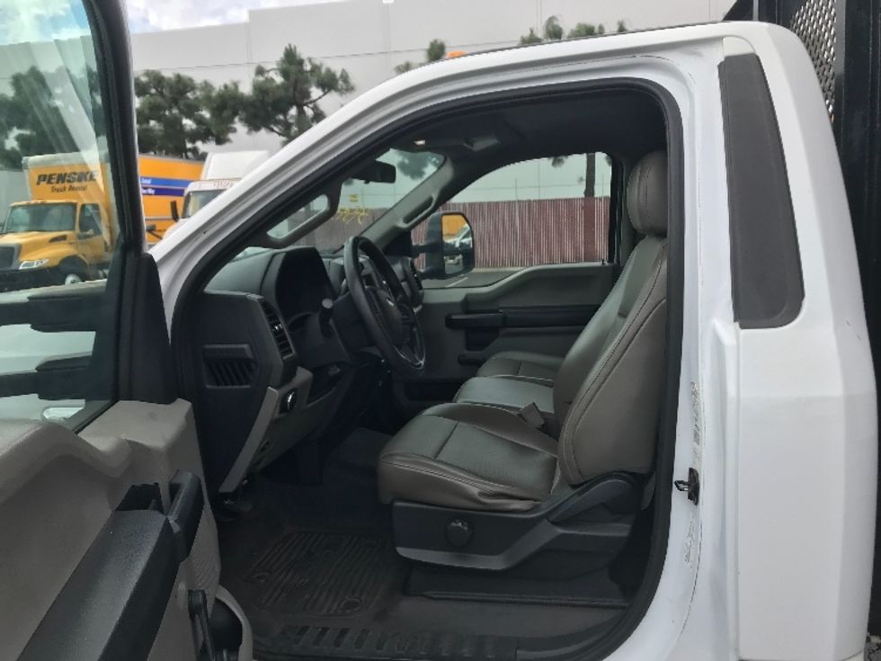 Flatbed Truck-Light and Medium Duty Trucks-Ford-2019-F450-Torrance-CA-31,367\n\t\tmiles-$ 42,250 - Image 18