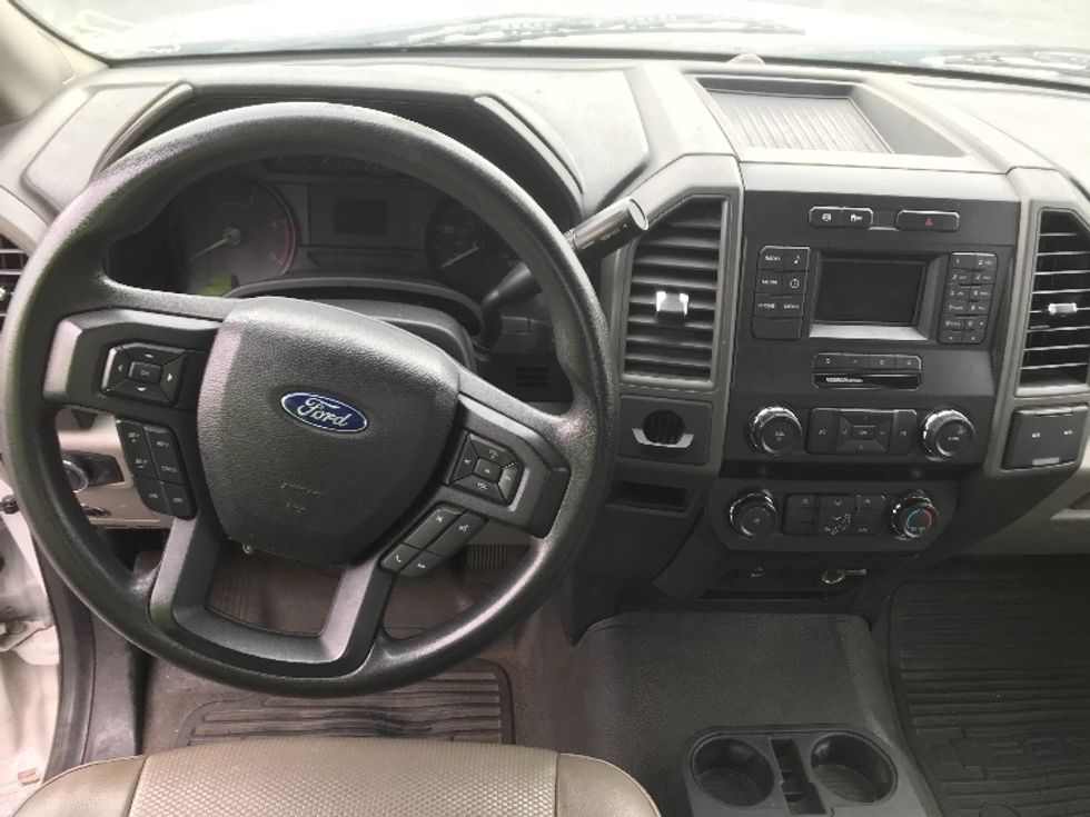 Flatbed Truck-Light and Medium Duty Trucks-Ford-2019-F450-Torrance-CA-31,367\n\t\tmiles-$ 42,250 - Image 19