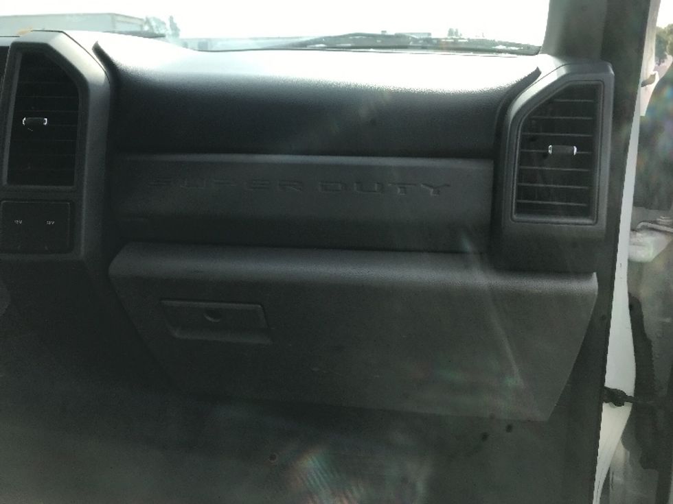 Flatbed Truck-Light and Medium Duty Trucks-Ford-2019-F450-Torrance-CA-31,367\n\t\tmiles-$ 42,250 - Image 21