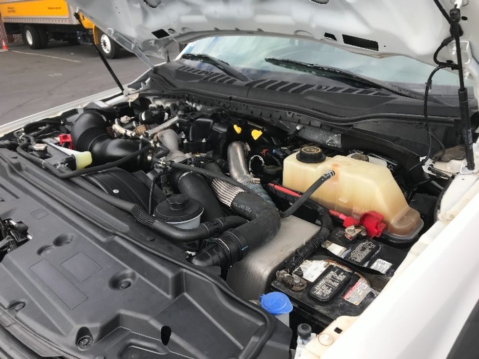 Flatbed Truck-Light and Medium Duty Trucks-Ford-2019-F450-Torrance-CA-31,367\n\t\tmiles-$ 42,250 - Image 24