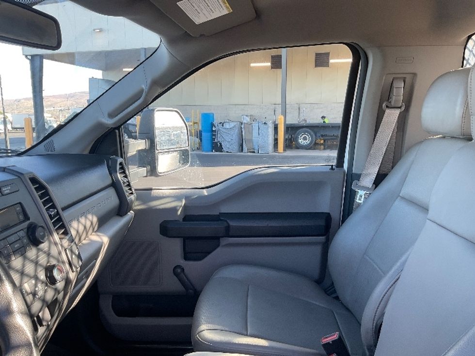 Flatbed Truck-Light and Medium Duty Trucks-Ford-2019-F450-Torrance-CA-68,232\n\t\tmiles-$ 34,500 - Image 15