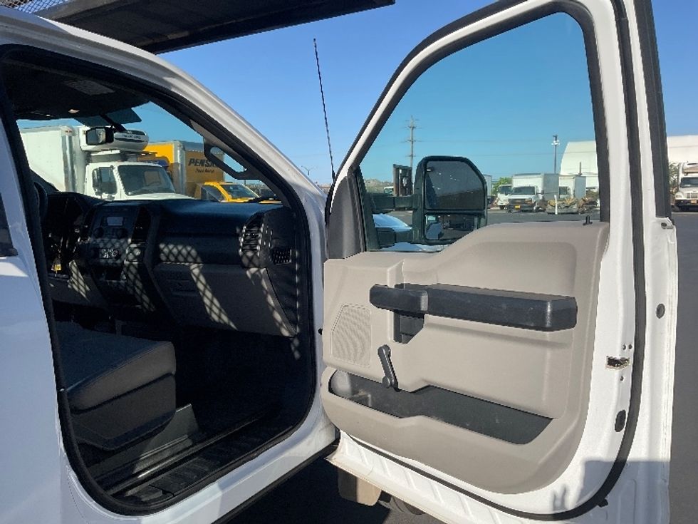 Flatbed Truck-Light and Medium Duty Trucks-Ford-2019-F450-Torrance-CA-68,232\n\t\tmiles-$ 34,500 - Image 16
