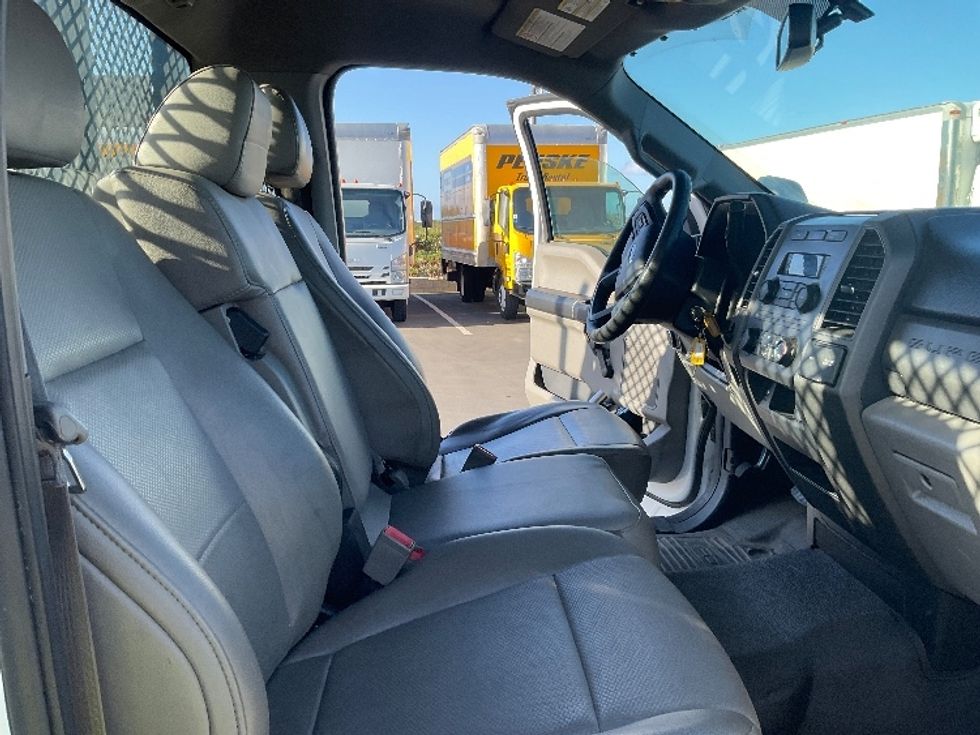 Flatbed Truck-Light and Medium Duty Trucks-Ford-2019-F450-Torrance-CA-68,232\n\t\tmiles-$ 34,500 - Image 18