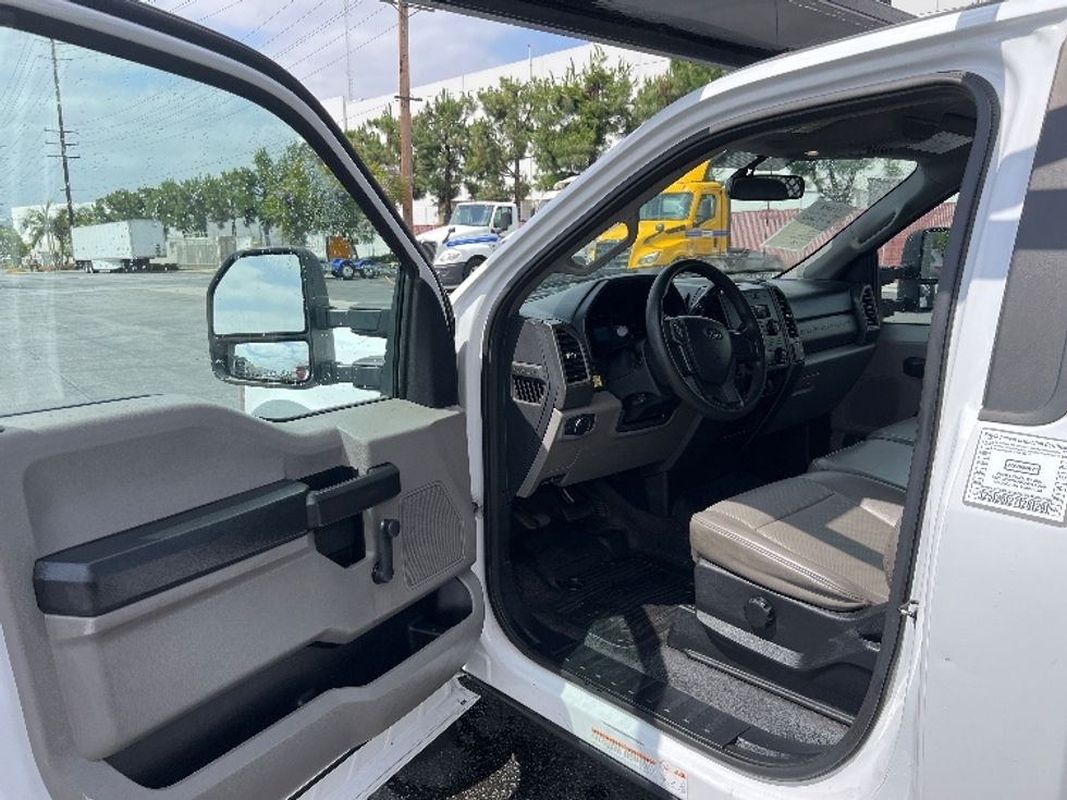 Flatbed Truck-Light and Medium Duty Trucks-Ford-2019-F450-Torrance-CA-75,132\n\t\tmiles-$ 32,250 - Image 14