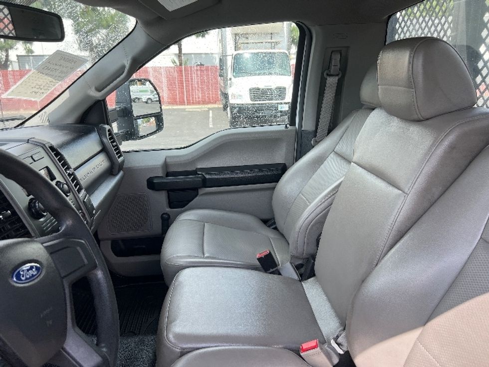 Flatbed Truck-Light and Medium Duty Trucks-Ford-2019-F450-Torrance-CA-75,132\n\t\tmiles-$ 32,250 - Image 17