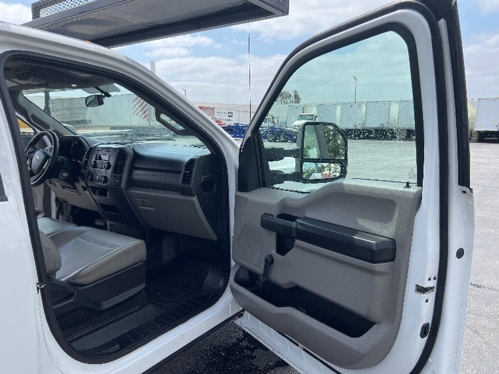 Flatbed Truck-Light and Medium Duty Trucks-Ford-2019-F450-Torrance-CA-75,132\n\t\tmiles-$ 32,250 - Image 18