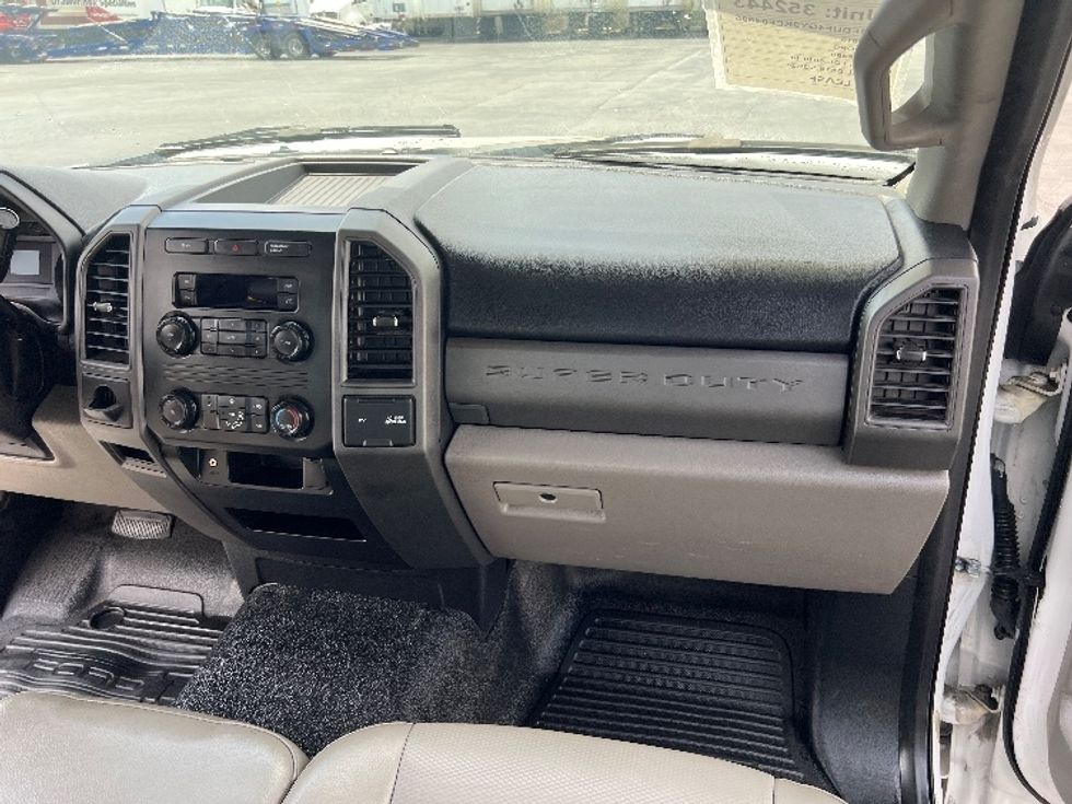 Flatbed Truck-Light and Medium Duty Trucks-Ford-2019-F450-Torrance-CA-75,132\n\t\tmiles-$ 32,250 - Image 19
