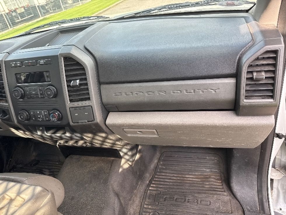 Flatbed Truck-Light and Medium Duty Trucks-Ford-2019-F550-Birmingham-AL-106,736\n\t\tmiles-$ 41,500 - Image 21