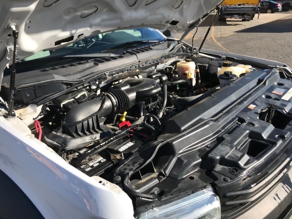 Flatbed Truck-Light and Medium Duty Trucks-Ford-2019-F550-La Mirada-CA-28,107\n\t\tmiles-$ 42,000 - Image 23