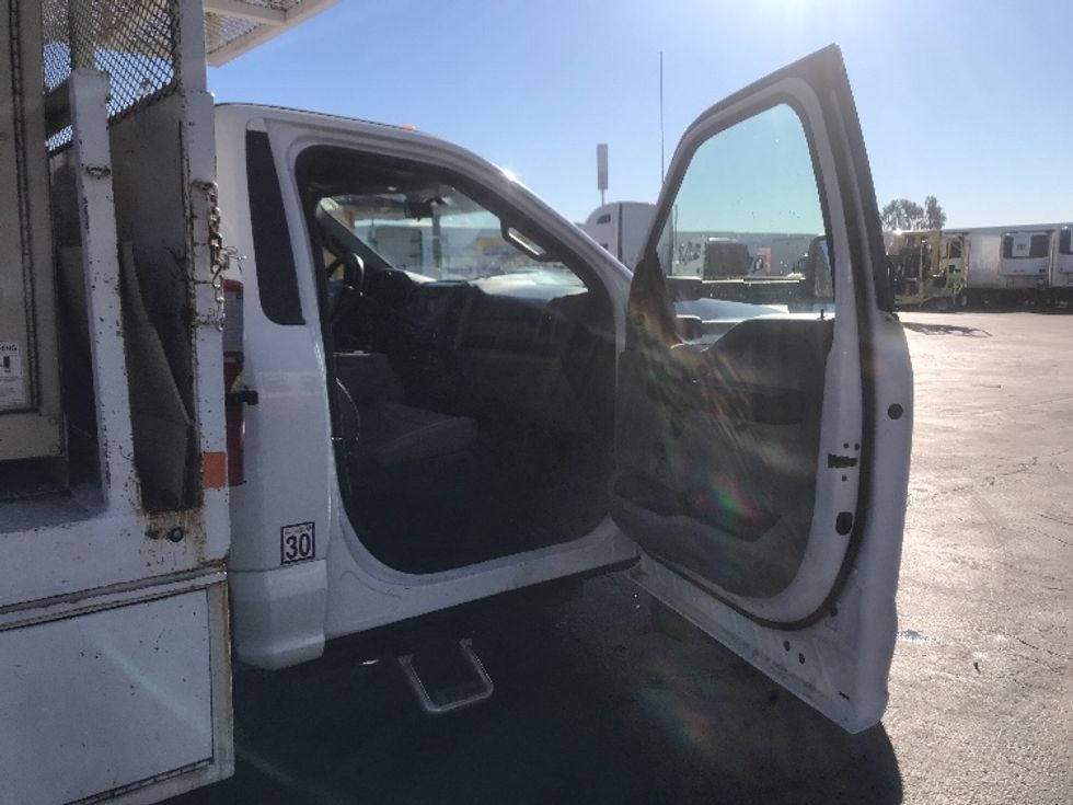 Flatbed Truck-Light and Medium Duty Trucks-Ford-2019-F550-La Mirada-CA-44,441\n\t\tmiles-$ 39,500 - Image 20