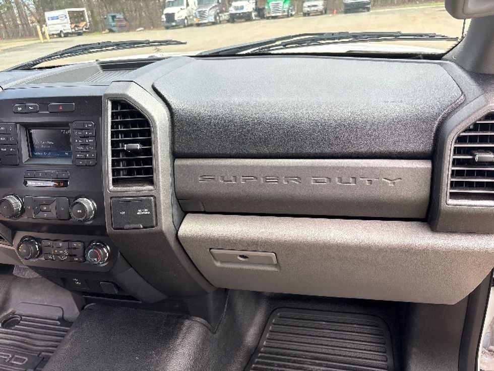 Flatbed Truck-Light and Medium Duty Trucks-Ford-2019-F550-Mebane-NC-16,164\n\t\tmiles-$ 51,500 - Image 18