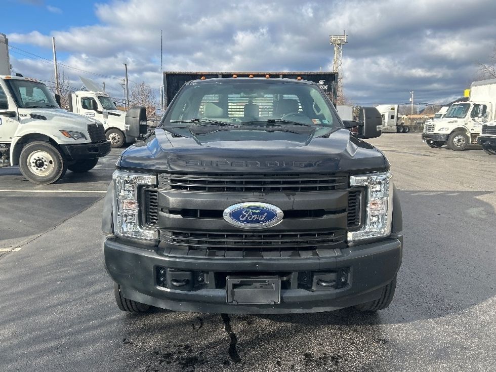 Flatbed Truck-Light and Medium Duty Trucks-Ford-2019-F550-Pittsburgh-PA-86,431\n\t\tmiles-$ 31,000 - Image 2