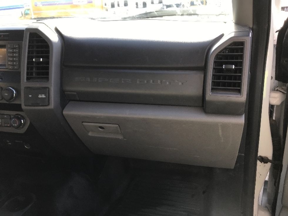 Flatbed Truck-Light and Medium Duty Trucks-Ford-2019-F550-Torrance-CA-30,843\n\t\tmiles-$ 41,750 - Image 21