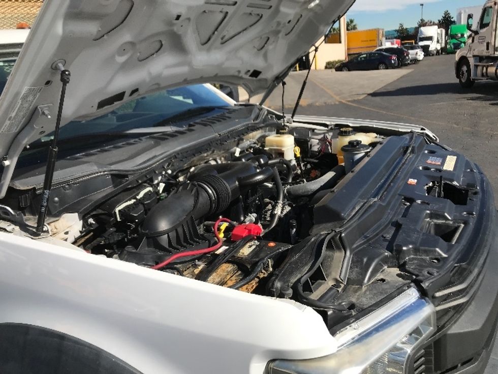 Flatbed Truck-Light and Medium Duty Trucks-Ford-2019-F550-Torrance-CA-30,843\n\t\tmiles-$ 41,750 - Image 23