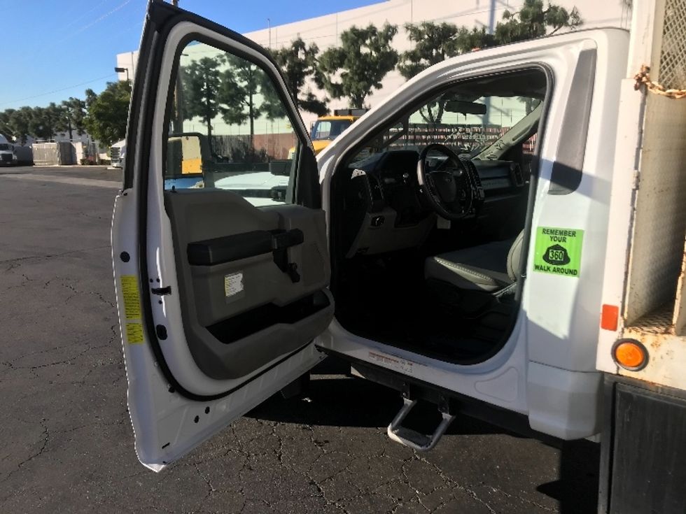 Flatbed Truck-Light and Medium Duty Trucks-Ford-2019-F550-Torrance-CA-36,347\n\t\tmiles-$ 41,250 - Image 16