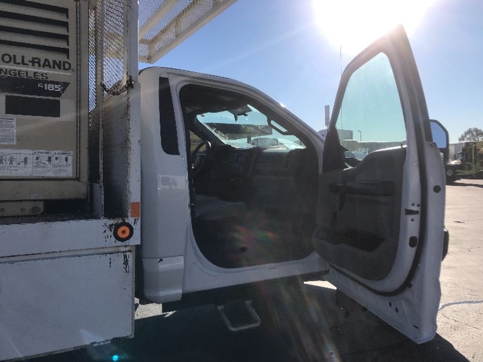 Flatbed Truck-Light and Medium Duty Trucks-Ford-2019-F550-Torrance-CA-36,347\n\t\tmiles-$ 41,250 - Image 20