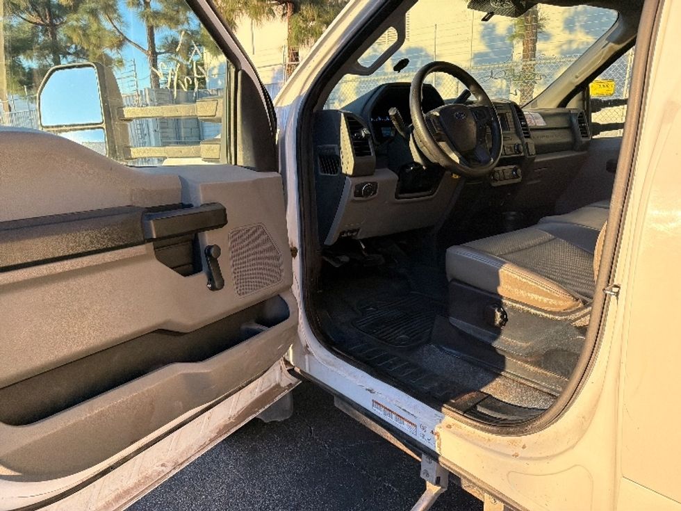 Flatbed Truck-Light and Medium Duty Trucks-Ford-2019-F550-Torrance-CA-40,208\n\t\tmiles-$ 40,750 - Image 12