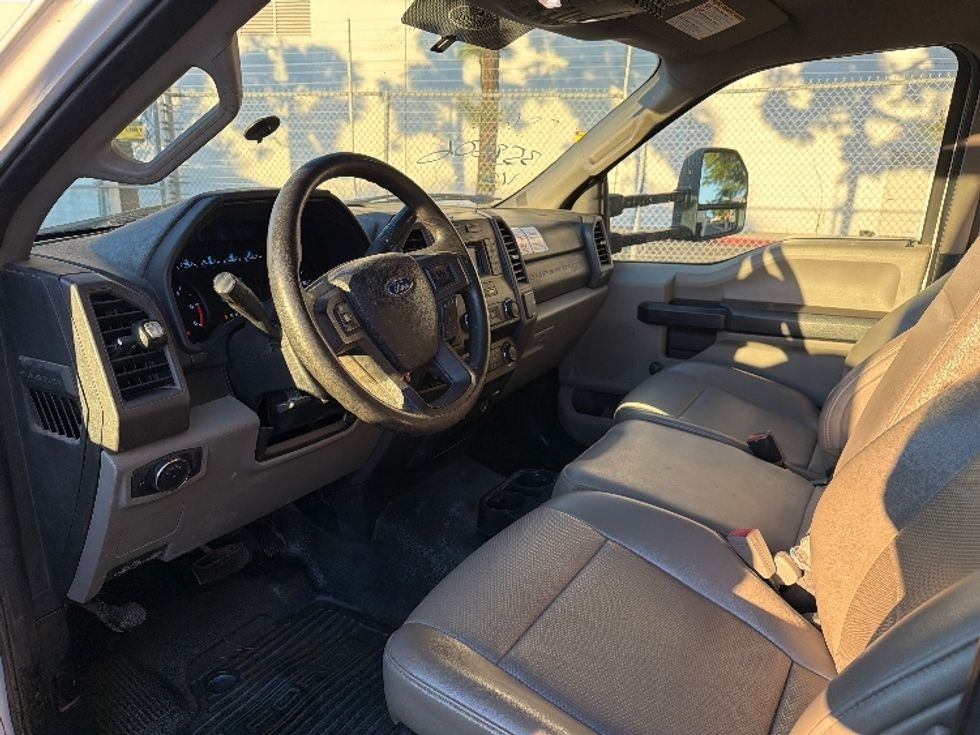Flatbed Truck-Light and Medium Duty Trucks-Ford-2019-F550-Torrance-CA-40,208\n\t\tmiles-$ 40,750 - Image 13