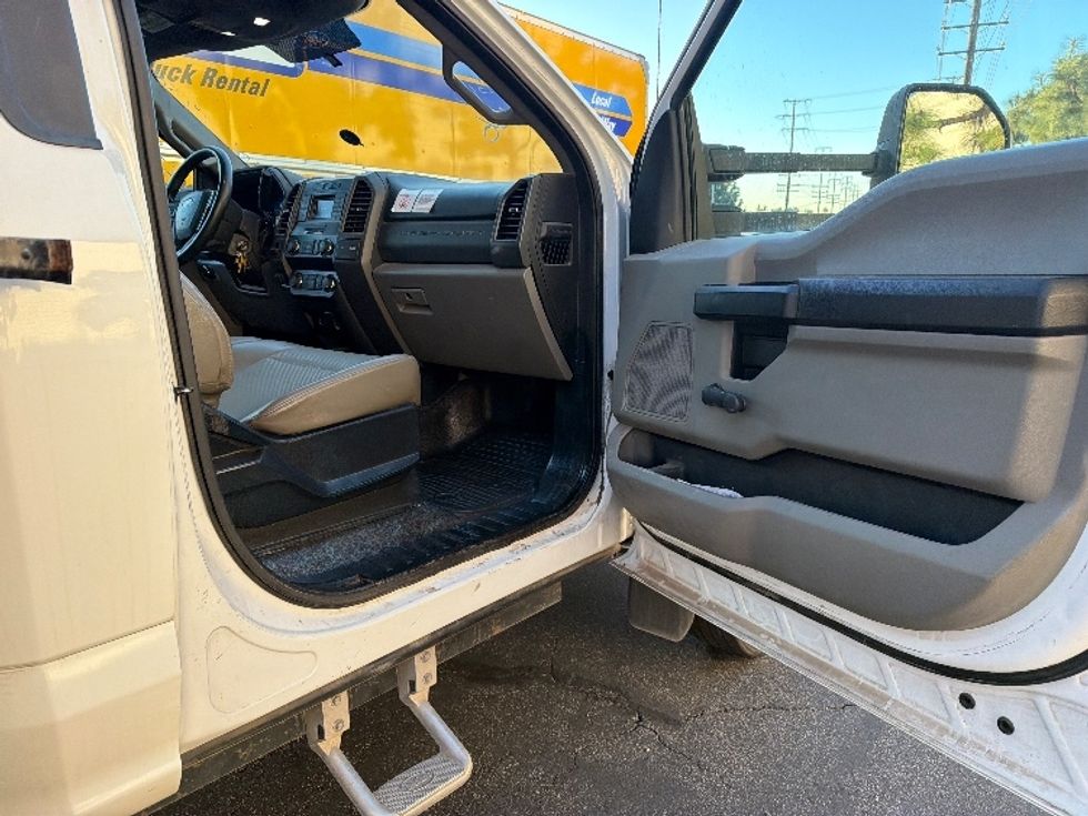 Flatbed Truck-Light and Medium Duty Trucks-Ford-2019-F550-Torrance-CA-40,208\n\t\tmiles-$ 40,750 - Image 16