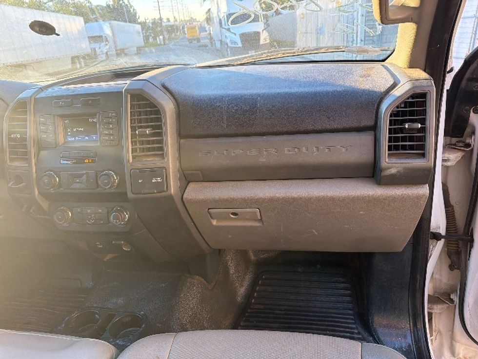 Flatbed Truck-Light and Medium Duty Trucks-Ford-2019-F550-Torrance-CA-40,208\n\t\tmiles-$ 40,750 - Image 17