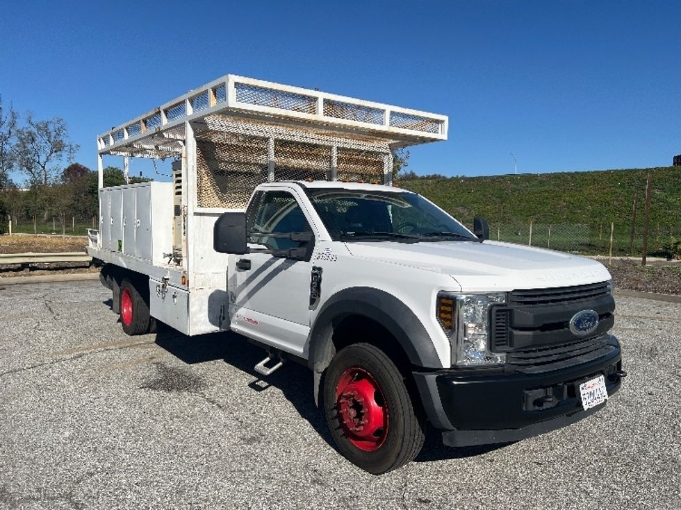 Flatbed Truck-Light and Medium Duty Trucks-Ford-2019-F550-Torrance-CA-41,847\n\t\tmiles-$ 40,750 - Image 1