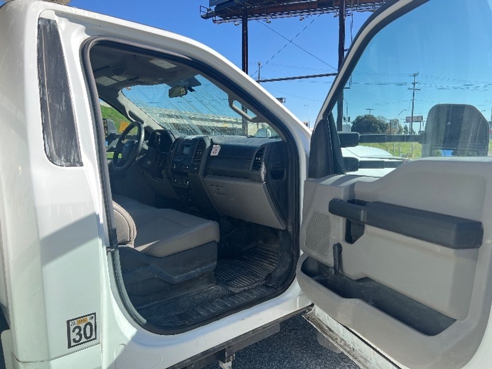 Flatbed Truck-Light and Medium Duty Trucks-Ford-2019-F550-Torrance-CA-41,847\n\t\tmiles-$ 40,750 - Image 15