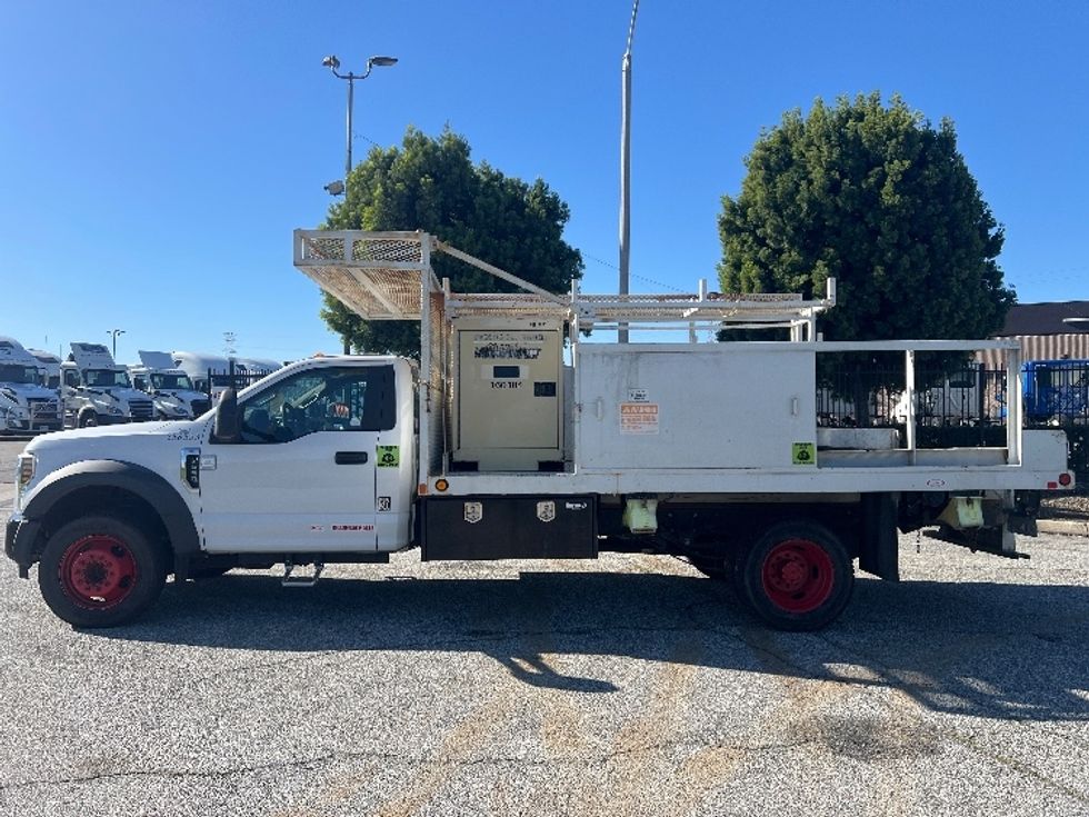 Flatbed Truck-Light and Medium Duty Trucks-Ford-2019-F550-Torrance-CA-41,847\n\t\tmiles-$ 40,750 - Image 4