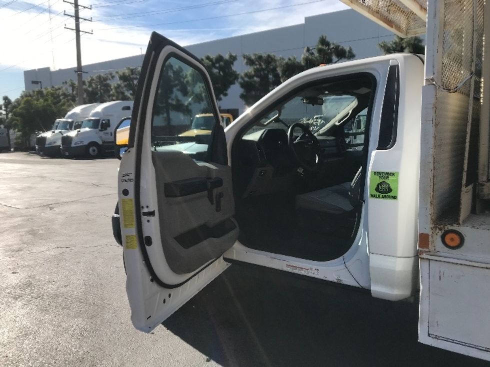 Flatbed Truck-Light and Medium Duty Trucks-Ford-2019-F550-Torrance-CA-46,480\n\t\tmiles-$ 40,250 - Image 16