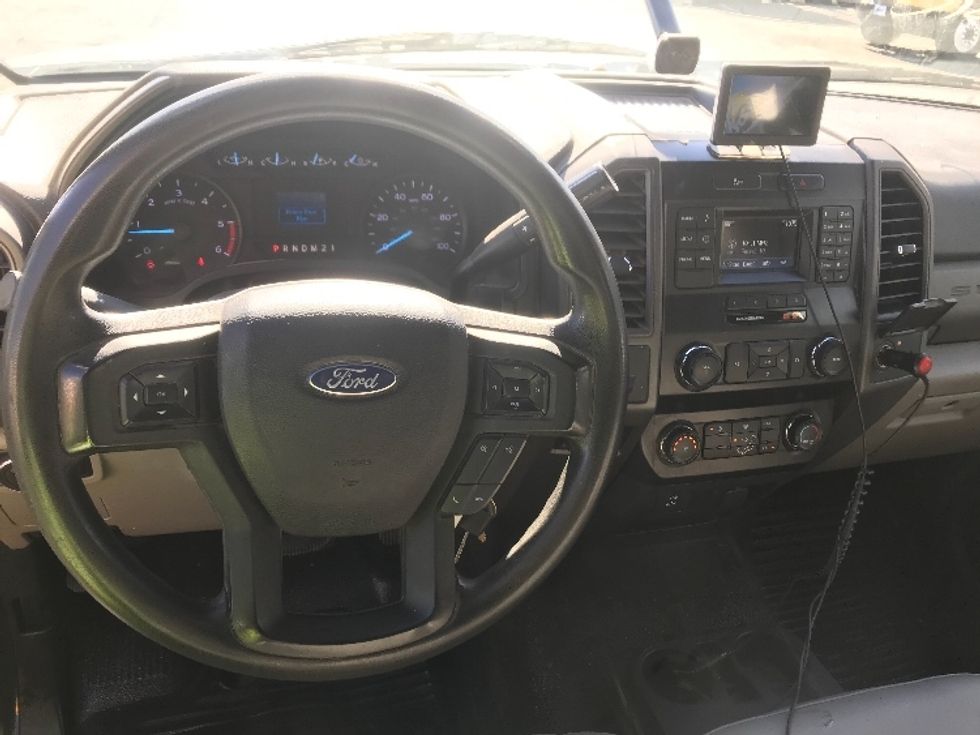 Flatbed Truck-Light and Medium Duty Trucks-Ford-2019-F550-Torrance-CA-46,480\n\t\tmiles-$ 40,250 - Image 18