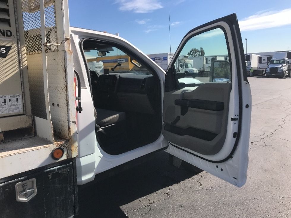Flatbed Truck-Light and Medium Duty Trucks-Ford-2019-F550-Torrance-CA-46,480\n\t\tmiles-$ 40,250 - Image 20