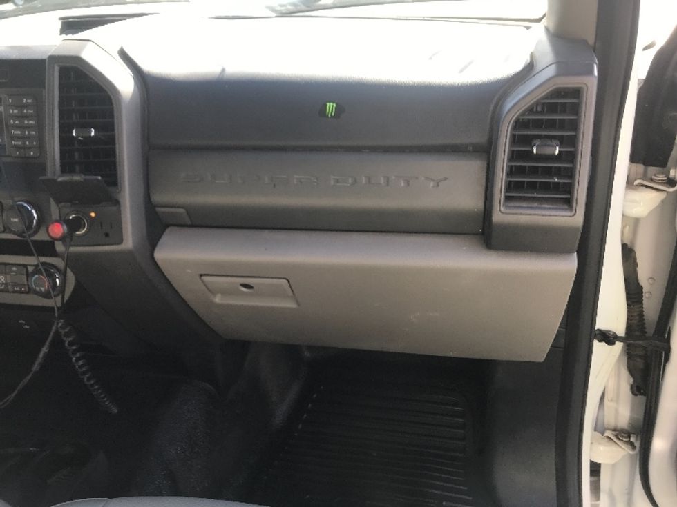 Flatbed Truck-Light and Medium Duty Trucks-Ford-2019-F550-Torrance-CA-46,480\n\t\tmiles-$ 40,250 - Image 21