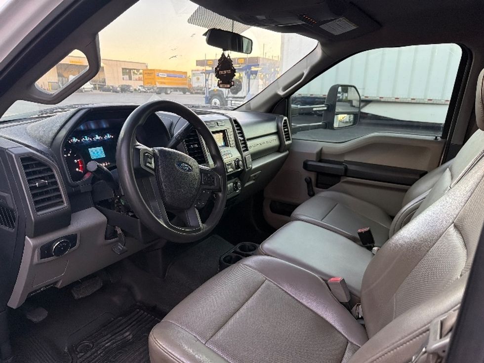 Flatbed Truck-Light and Medium Duty Trucks-Ford-2019-F550-Torrance-CA-74,652\n\t\tmiles-$ 37,750 - Image 13