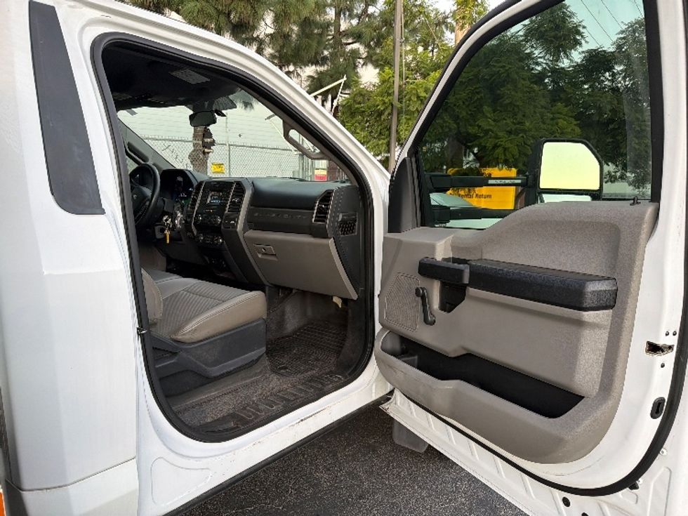 Flatbed Truck-Light and Medium Duty Trucks-Ford-2019-F550-Torrance-CA-74,652\n\t\tmiles-$ 37,750 - Image 16