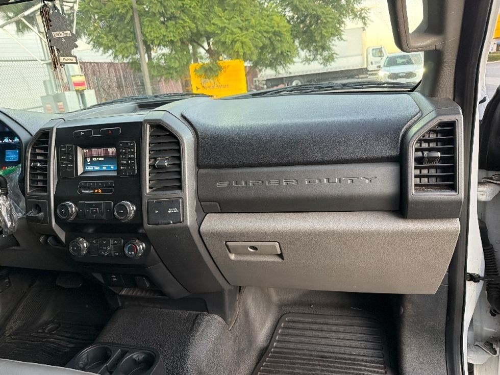 Flatbed Truck-Light and Medium Duty Trucks-Ford-2019-F550-Torrance-CA-74,652\n\t\tmiles-$ 37,750 - Image 17