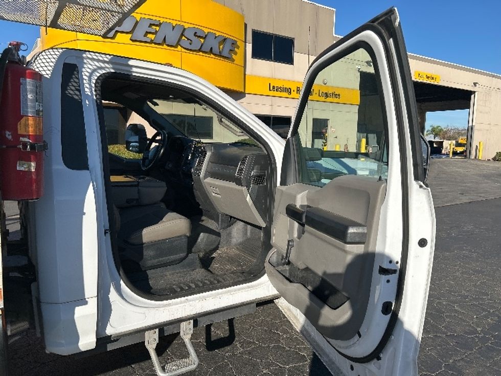 Flatbed Truck-Light and Medium Duty Trucks-Ford-2019-F550-Torrance-CA-75,447\n\t\tmiles-$ 37,500 - Image 20