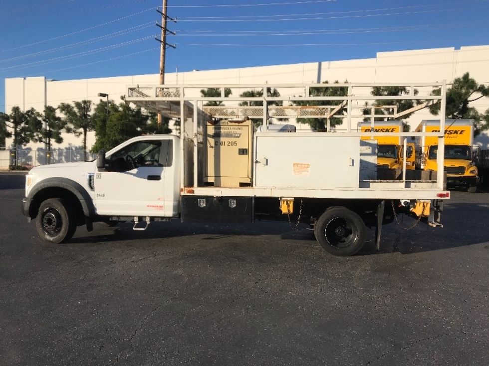 Flatbed Truck-Light and Medium Duty Trucks-Ford-2019-F550-Torrance-CA-75,447\n\t\tmiles-$ 37,500 - Image 4