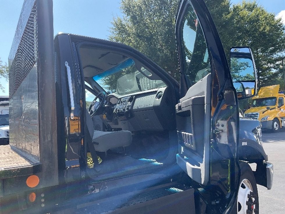 Flatbed Truck-Light and Medium Duty Trucks-Ford-2019-F750-York-PA-66,274\n\t\tmiles-$ 42,000 - Image 20