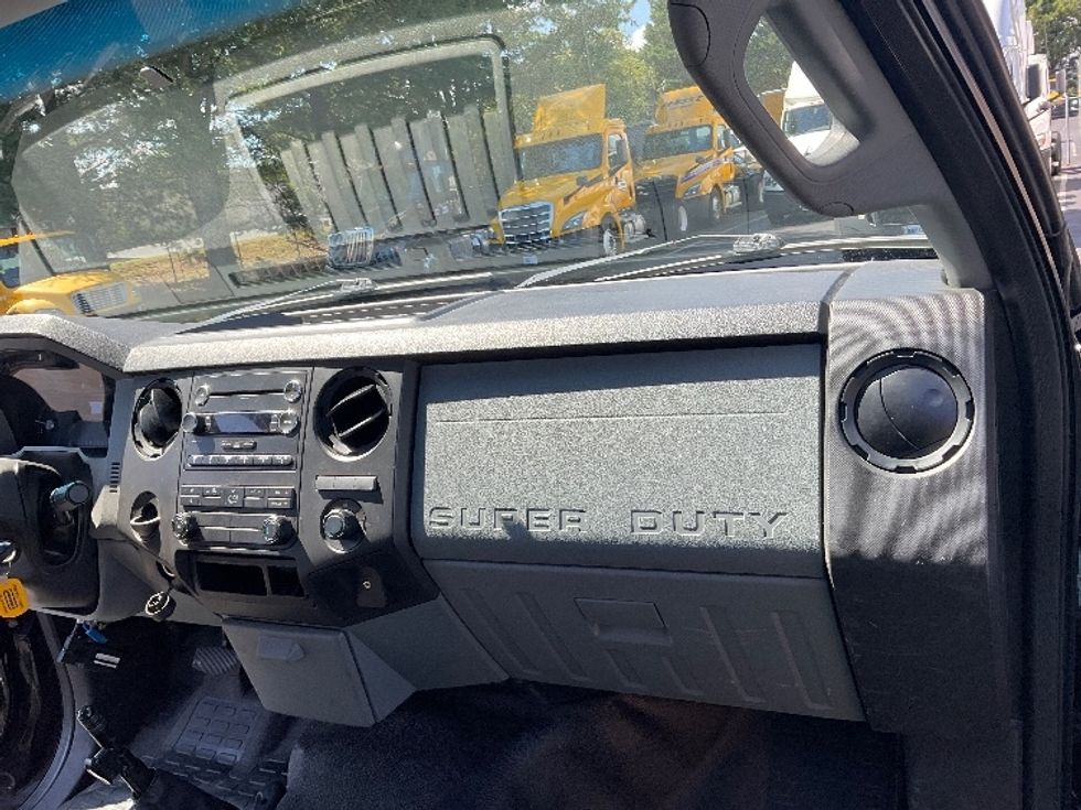 Flatbed Truck-Light and Medium Duty Trucks-Ford-2019-F750-York-PA-66,274\n\t\tmiles-$ 42,000 - Image 21