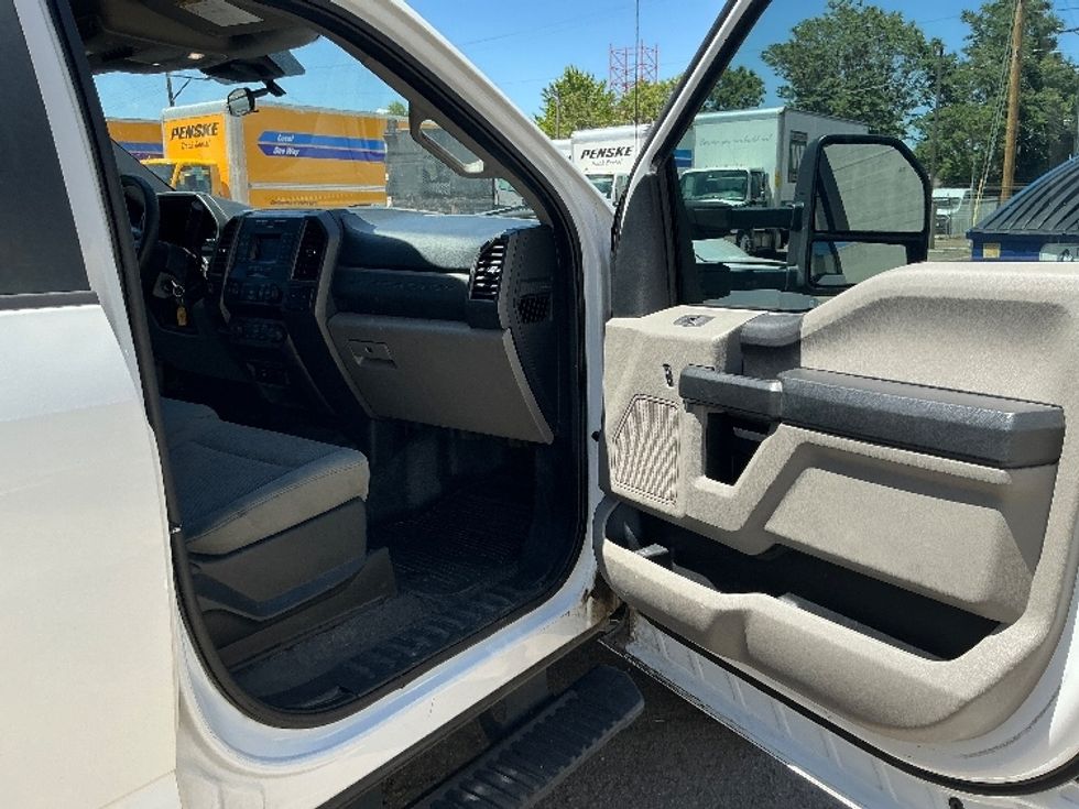 Flatbed Truck-Light and Medium Duty Trucks-Ford-2020-F550-Denver-CO-280,220\n\t\tmiles-$ 27,750 - Image 18