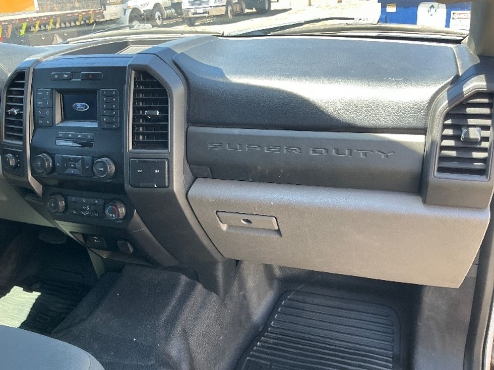Flatbed Truck-Light and Medium Duty Trucks-Ford-2020-F550-Denver-CO-280,220\n\t\tmiles-$ 27,750 - Image 19