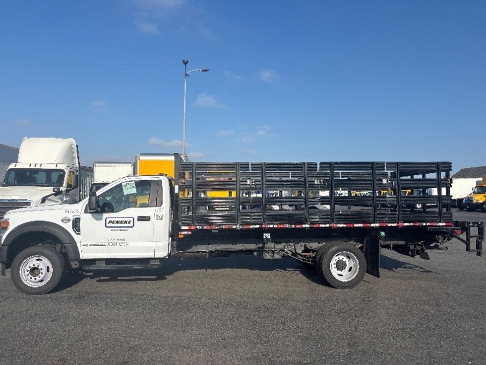 Flatbed Truck-Light and Medium Duty Trucks-Ford-2022-F450-Anaheim-CA-131,347\n\t\tmiles-$ 35,750 - Image 4
