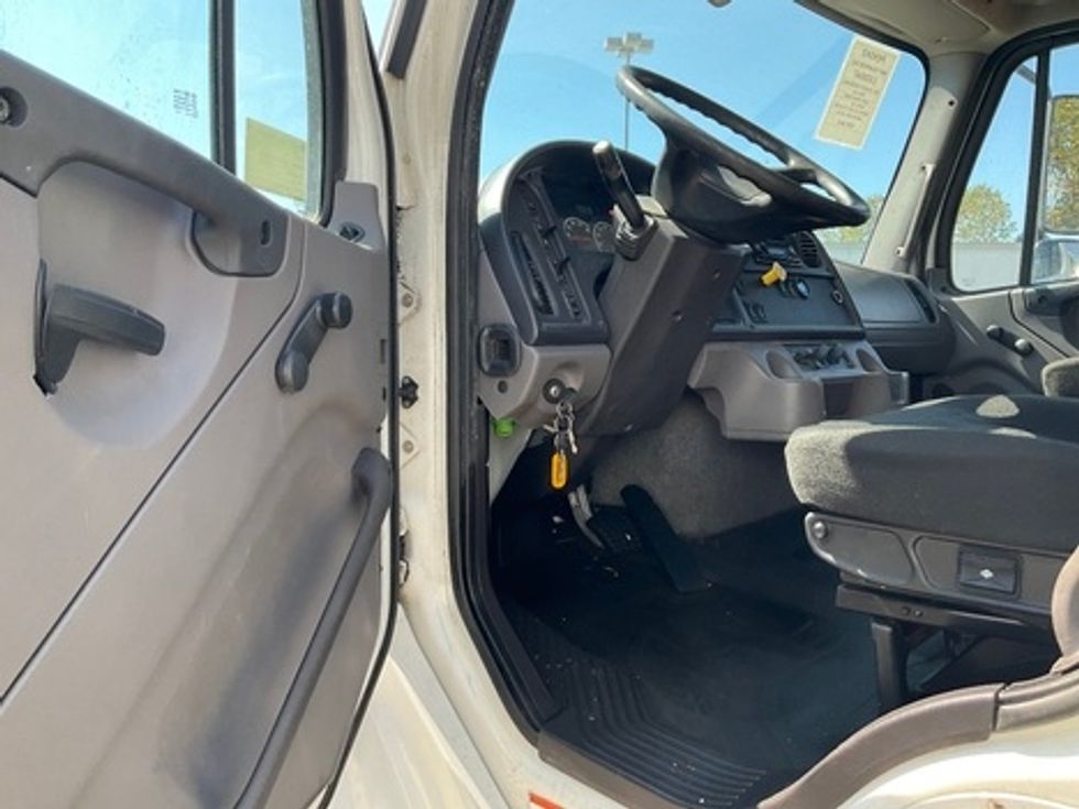 Flatbed Truck-Light and Medium Duty Trucks-Freightliner-2014-M2-Akron-OH-316,694\n\t\tmiles-$ 34,250 - Image 9