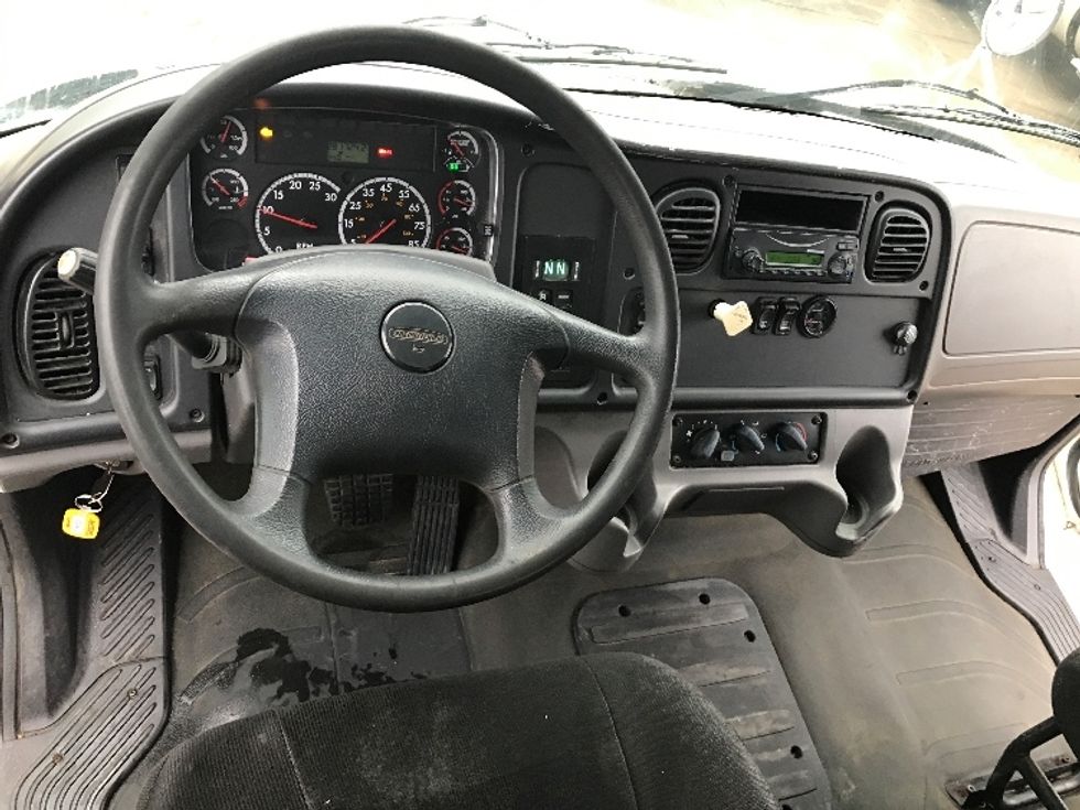 Flatbed Truck-Light and Medium Duty Trucks-Freightliner-2014-M2-Des Moines-IA-281,724\n\t\tmiles-$ 39,000 - Image 17