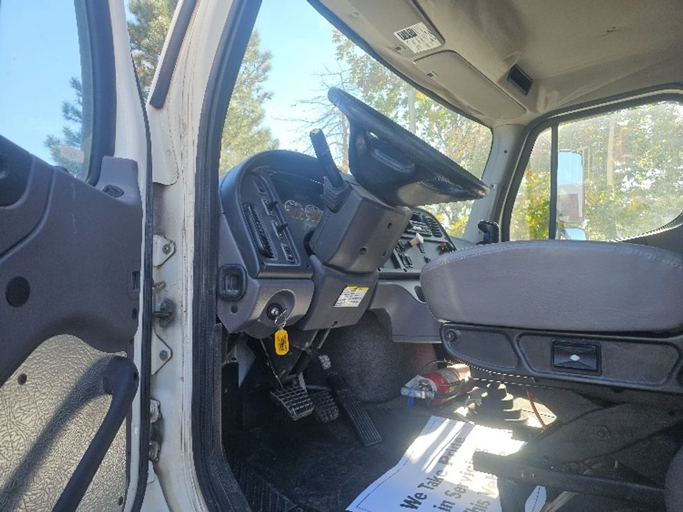 Flatbed Truck-Light and Medium Duty Trucks-Freightliner-2014-M2-Kansas City-MO-288,362\n\t\tmiles-$ 35,250 - Image 11