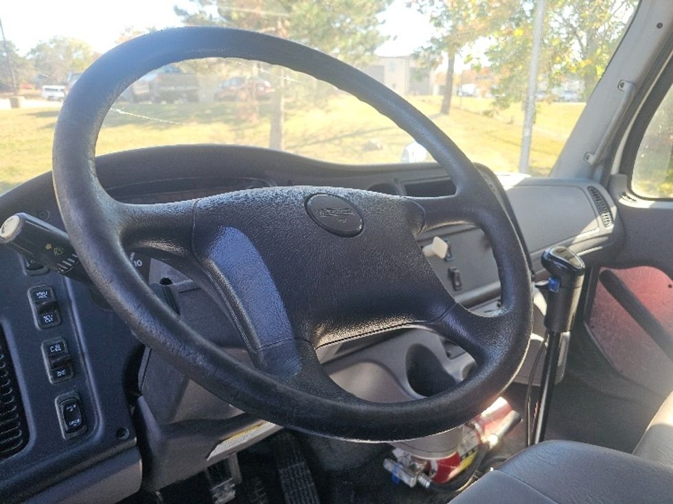 Flatbed Truck-Light and Medium Duty Trucks-Freightliner-2014-M2-Kansas City-MO-288,362\n\t\tmiles-$ 35,250 - Image 12