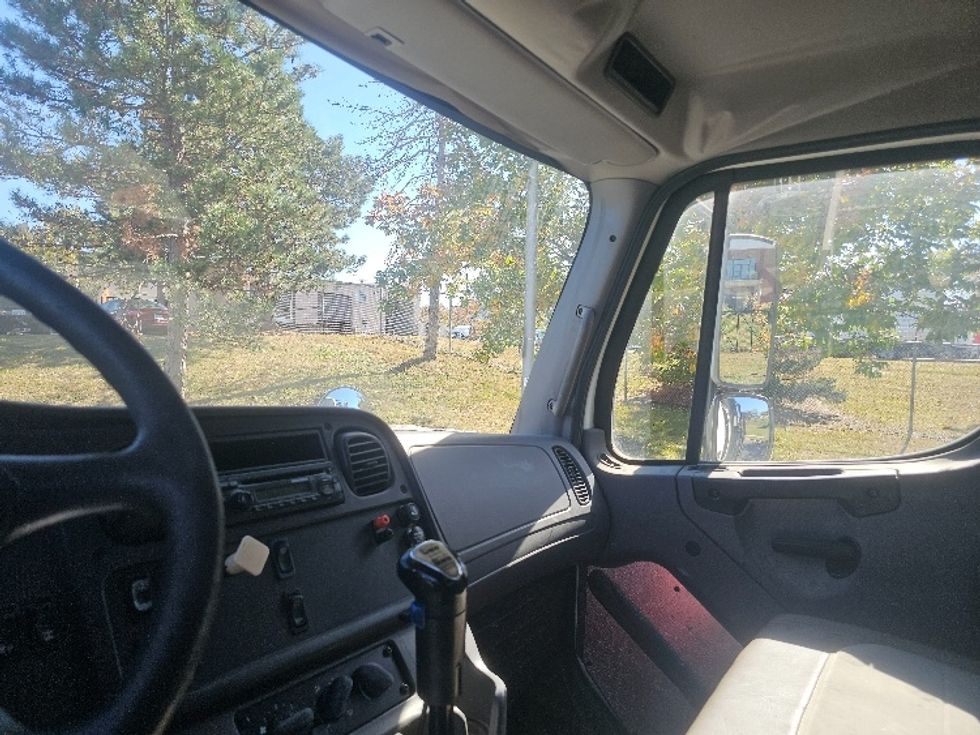 Flatbed Truck-Light and Medium Duty Trucks-Freightliner-2014-M2-Kansas City-MO-288,362\n\t\tmiles-$ 35,250 - Image 14