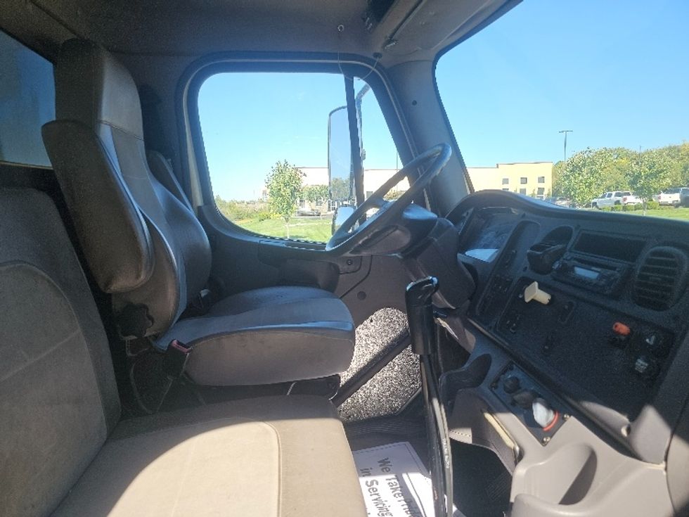 Flatbed Truck-Light and Medium Duty Trucks-Freightliner-2014-M2-Kansas City-MO-288,362\n\t\tmiles-$ 35,250 - Image 17